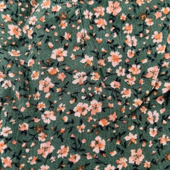 American Eagle Green Floral Romper - Picture 2 of 4